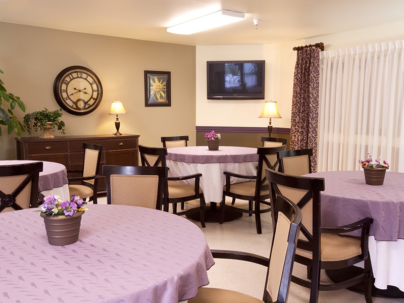 the dining room with linen tablecloths at Bishop Care Center